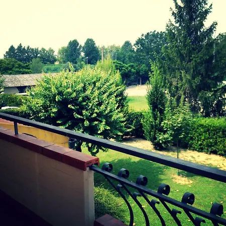 Villa Shared In Tuscany With Garden On The River