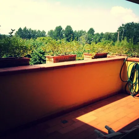 Villa Shared In Tuscany With Garden On The River