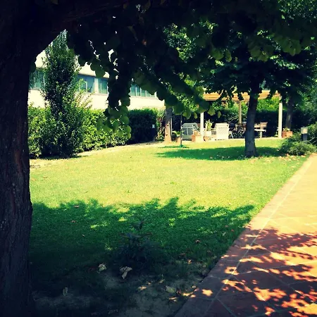 Shared In Tuscany With Garden On The River *